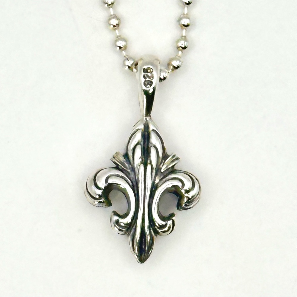 Lagos Silver Fleur de Lis Pendant Necklace - Picture 4 of 9